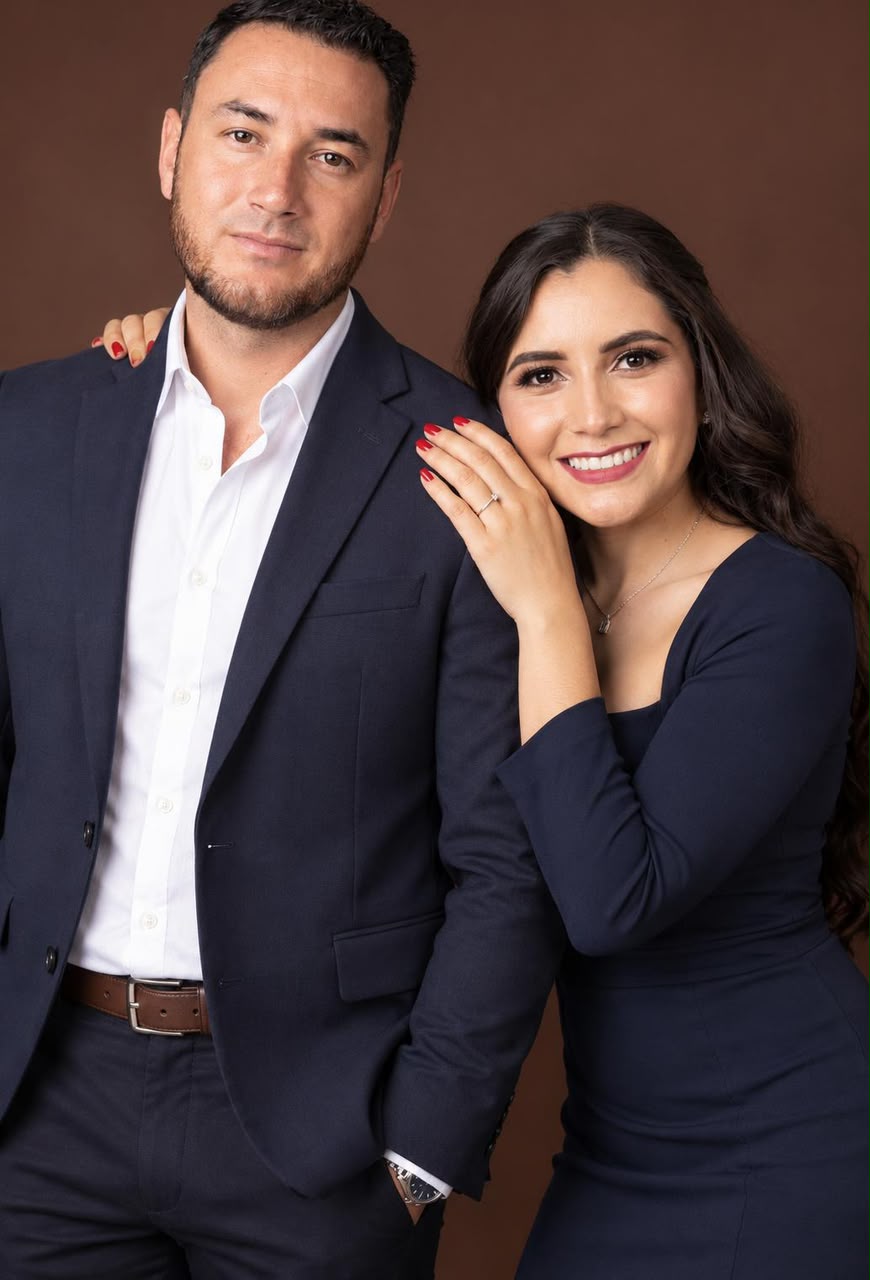 Retrato de Bianca y Sergio vestidos elegantemente